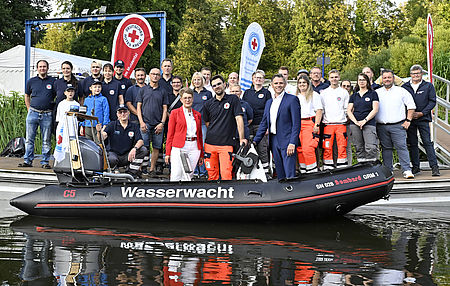 Bootstaufe Gruppenbild der DRK Mitglieder zur Bootstaufe GRM 1
